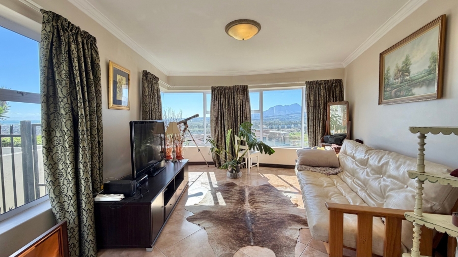 5 Bedroom Property for Sale in Mountainside Western Cape